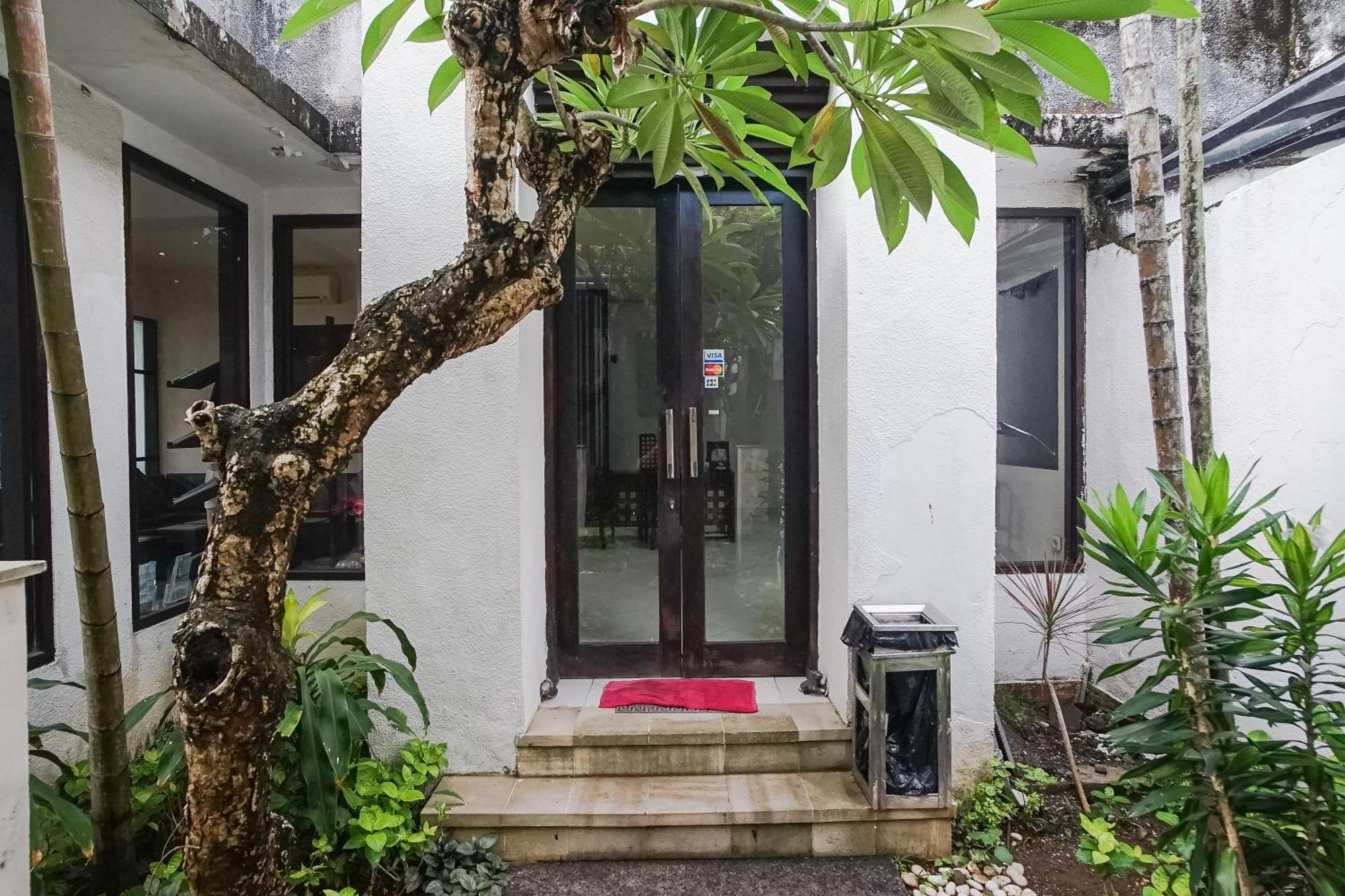 Queen Rose Villa & Spa Jimbaran Exterior foto